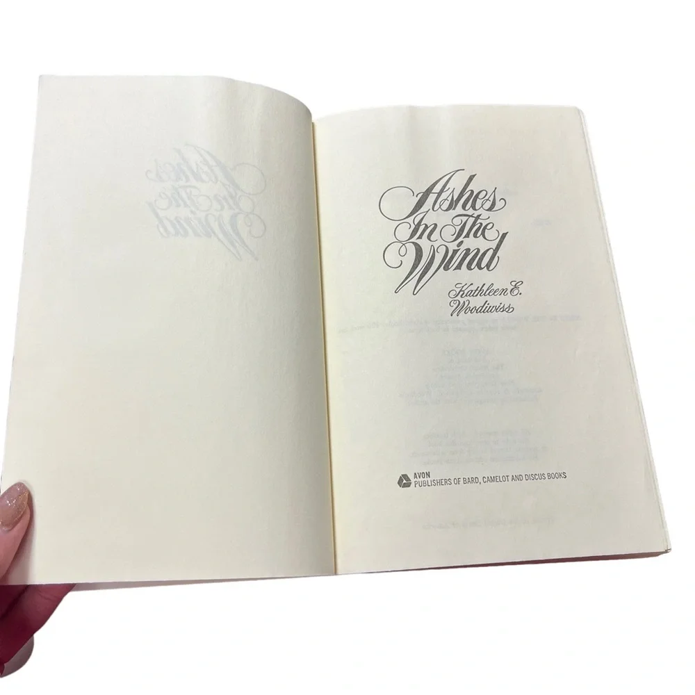 Kathleen E. Woodiwiss Ashes In The Wind Hardcover‎ Vintage 1979 Book
